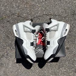 Jordan 4 White Cement size 7.5