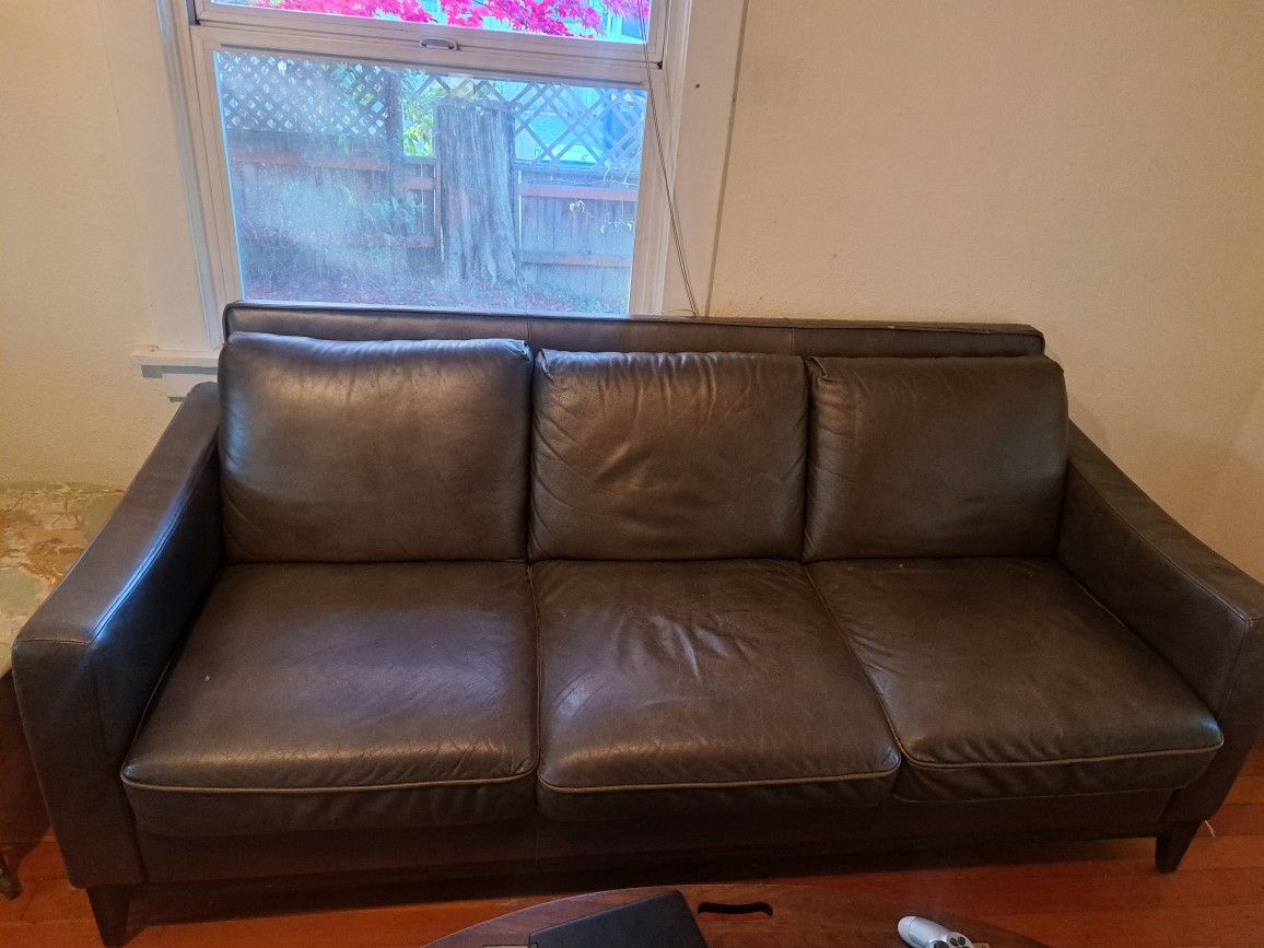 Leather Couch (Can Diliver For $20 Extra)