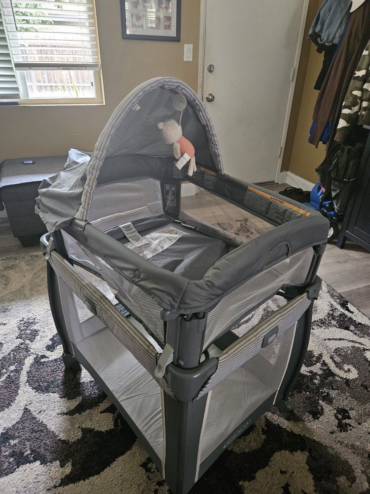 Graco My View 4-in-1 Bassinet