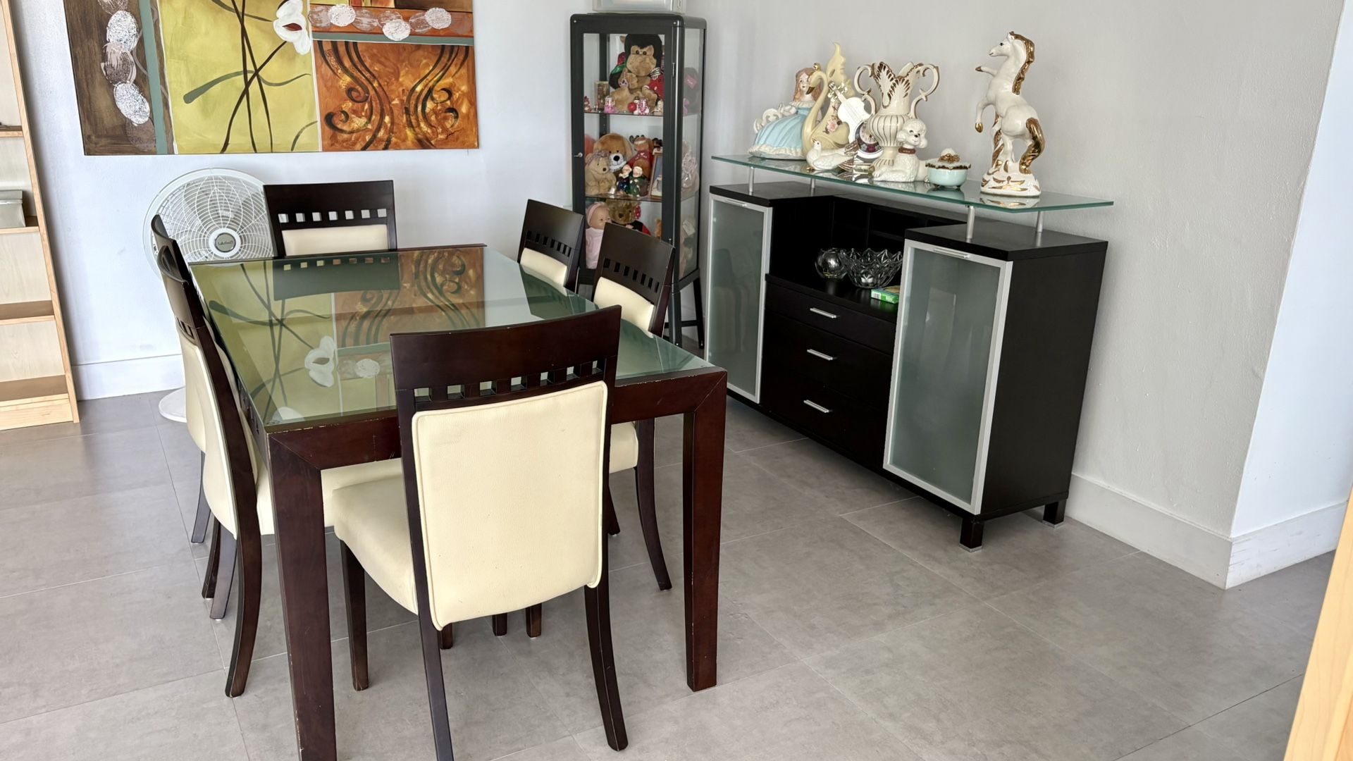 Formal Diving room with Hutch (6 Chairs)