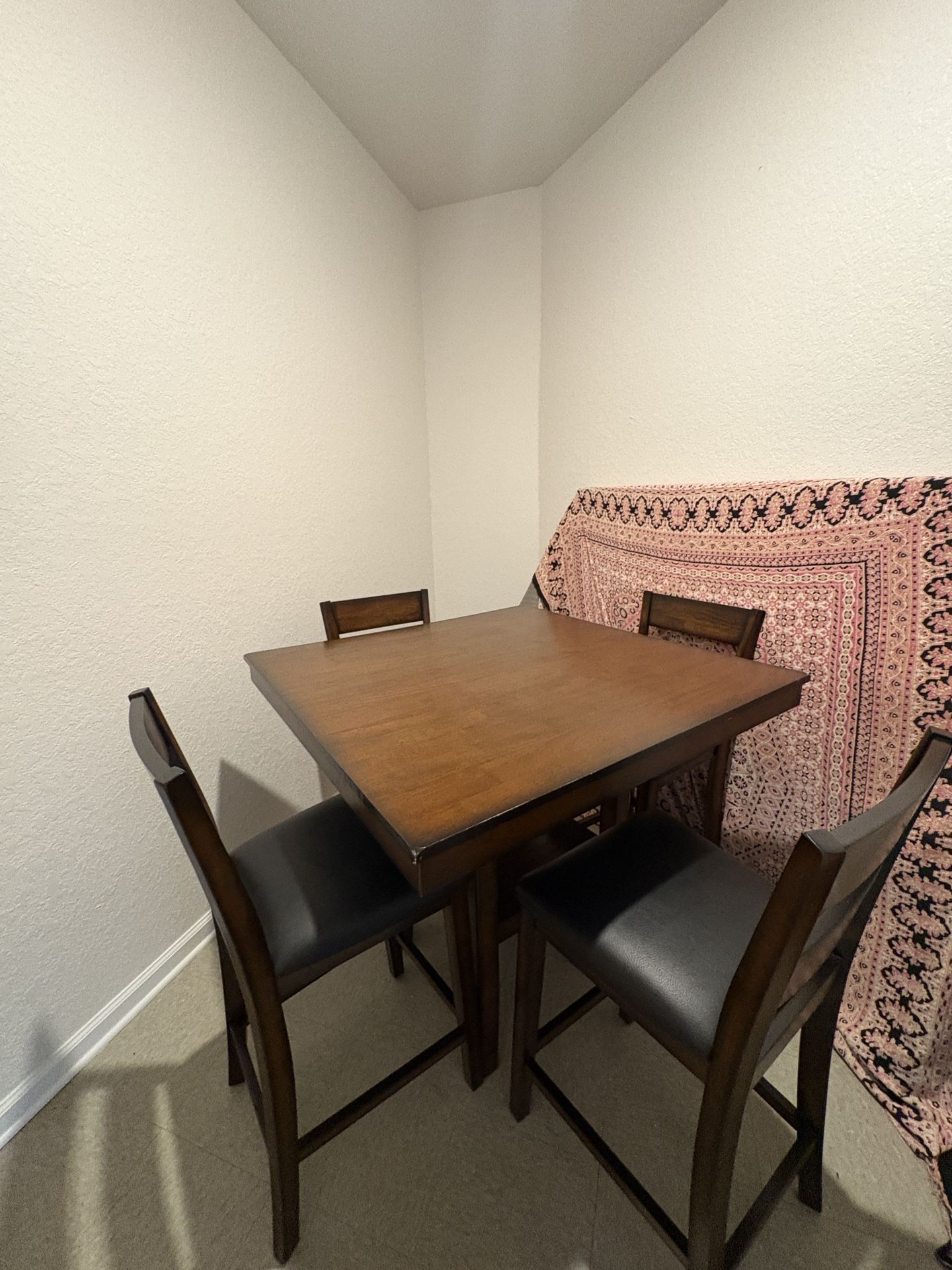 Counter Height Dining Set (table & 4 Stools)