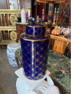 Beautiful blue  Gold earn vase 🏺 16 tall