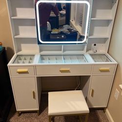 Vanity Make Up