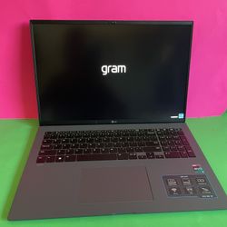 LG Gram 17” (2022) i7 12th Generation 16GB 512GB super light powerful Premium laptop (Evo certified)