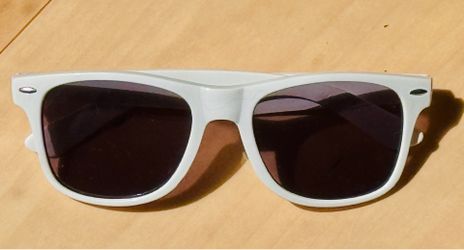 Stylish white framed UV sunglasses 3