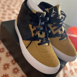 NIKE AIR JORDAN SERIES MID Mens Size 9 BLACK-WHITE-ELEMENTAL GOLD  DA8026-017