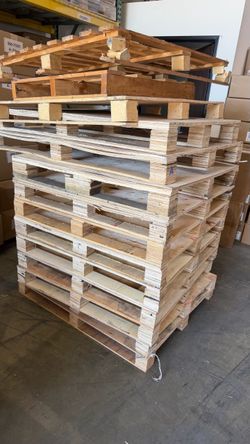 free! pallets (firewood)