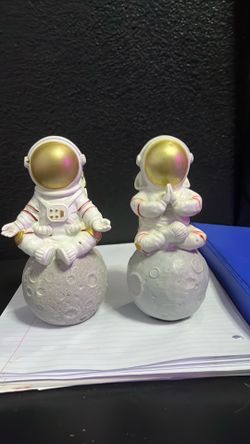 Astronaut figure statue