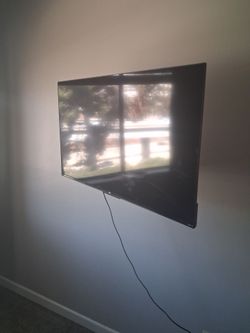TCL. Brand new flat screen blk had for a week moving soon.