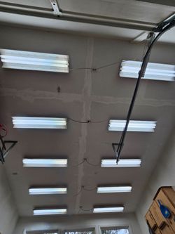 Fluorescent light fixtures