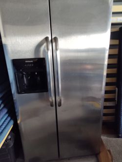 Clean And Works Good Frigidaire Refrigerator