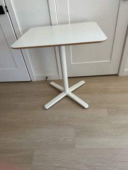 Small indoor table