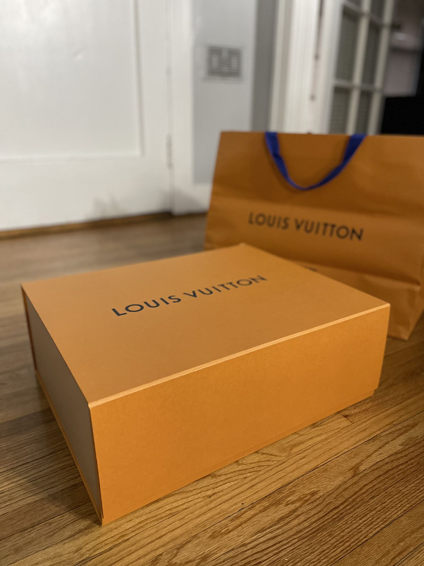 Louis Vuitton Large Box for Sale in Los Angeles, CA - OfferUp