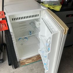 Mini Fridge 