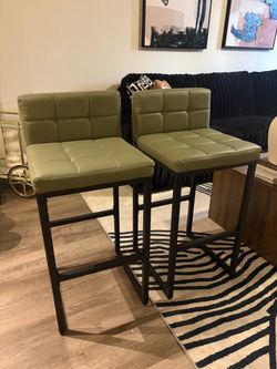2 barstools