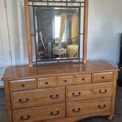 4 Piece Wood Bedroom Set King Bed