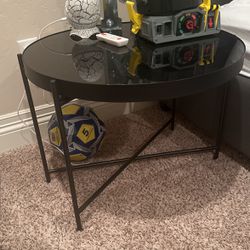 End Table !! Like New No Damages !!! 
