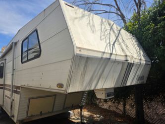 Alpinelite 5th wheel trailer