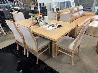 Gorgeous dining set! πβοΈπ₯ Easy financing.