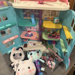 Gabby Dollhouse With Plushies