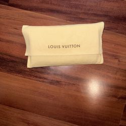 Louis Vuitton Clutch 