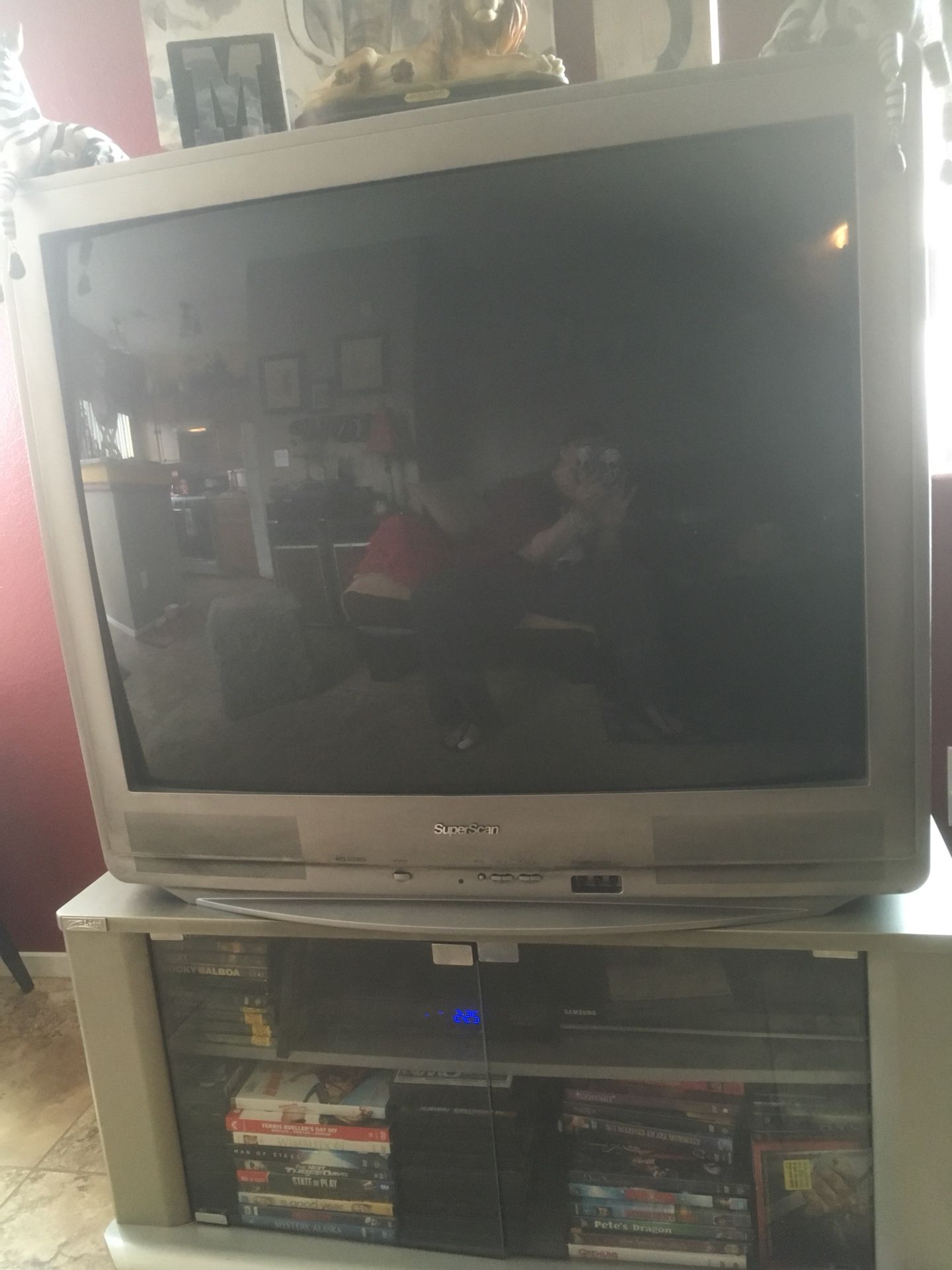 SuperScan TV 32.5 inches - older model but works exceptionally good. Solid TV!!!