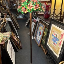 Beautiful vintage unique, Tiffany style floral floor lamp 
