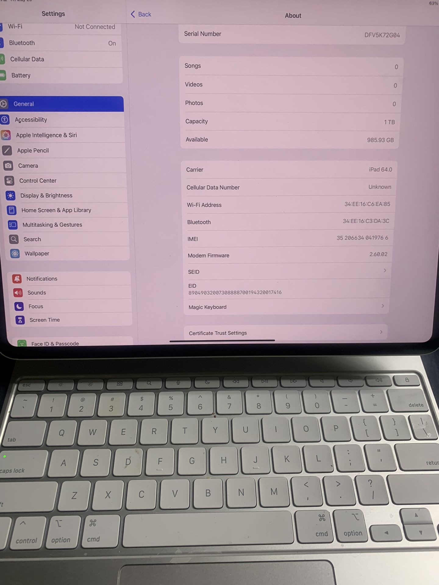 iPad Pro 13in M4 1tb With smart case