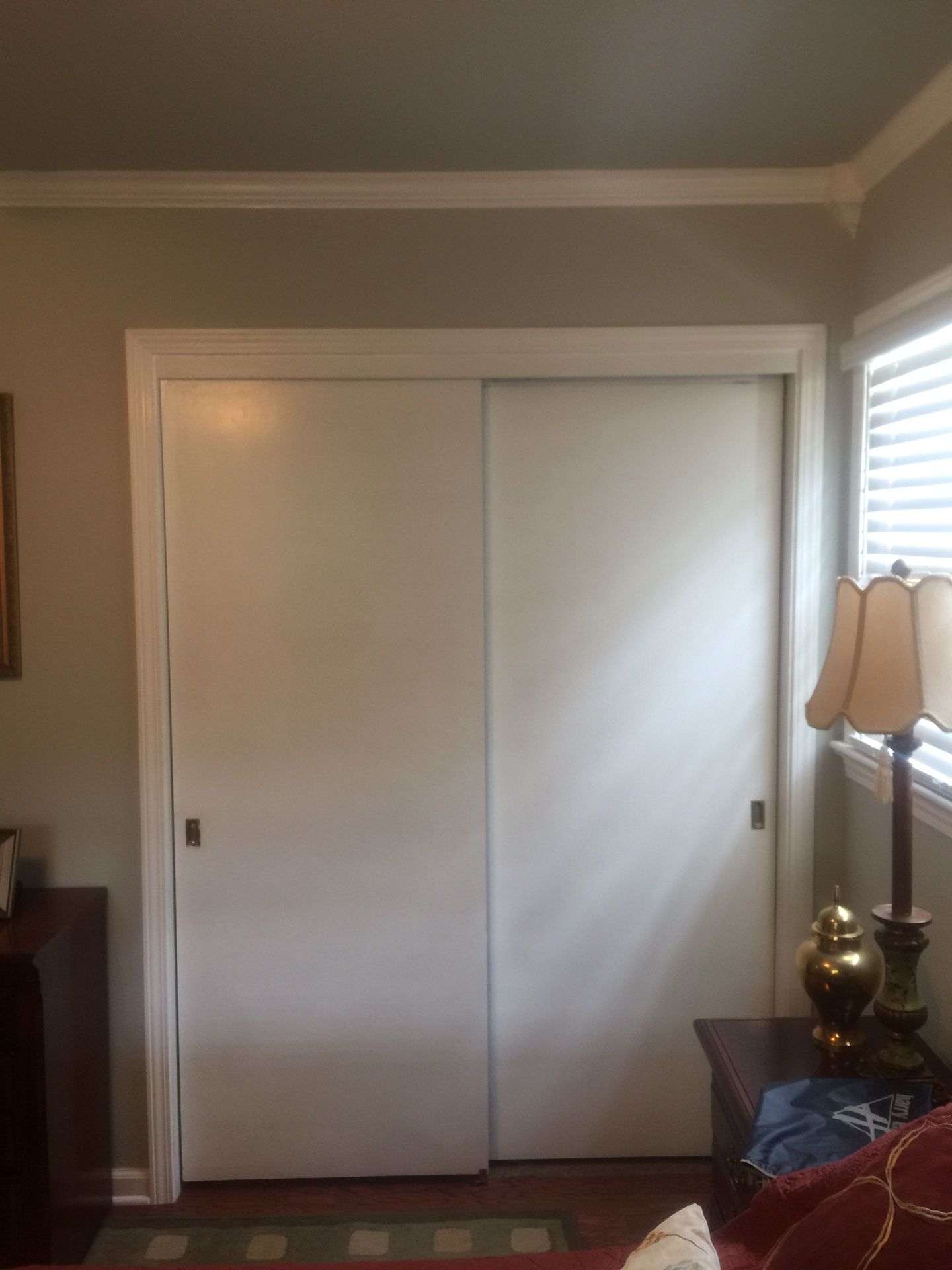 Sliding white closet doors. With hardware 80x60