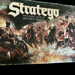 Complete Vintage 1986 Stratego Battlefield Board Game