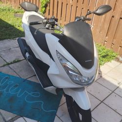 Honda Pcx 150 2018 Itálica 150 Scooter 50 Cc