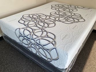 King Size Sky Comfort Bamboo Hybrid Cooling Gel Memory Foam Mattress and Boxspring