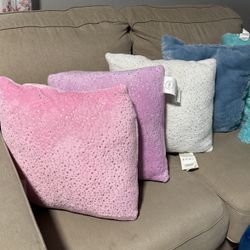 Throw Pillow $3 each $15(All 6pcs)