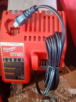 Milwaukee M12-M18 Charger