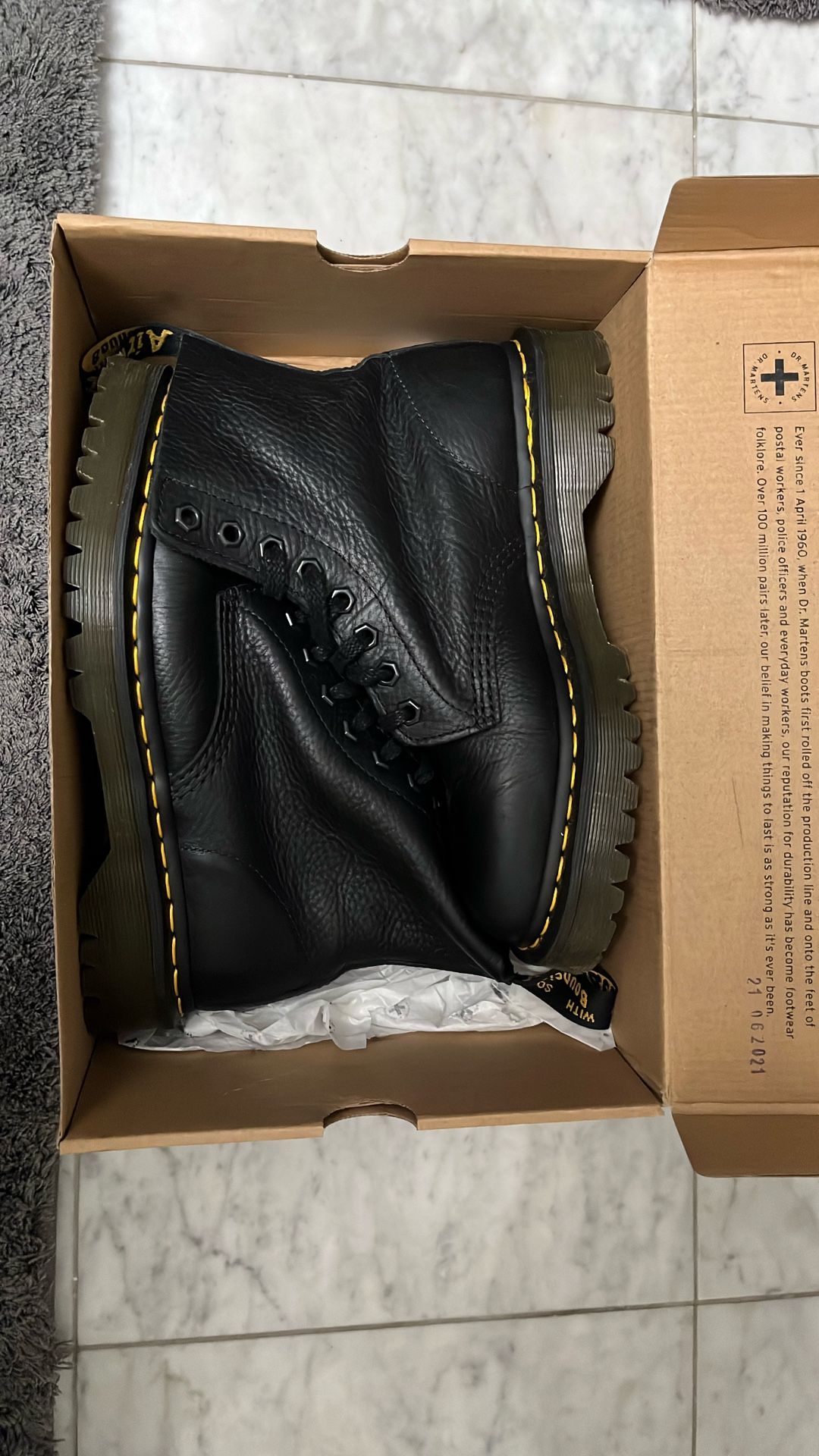 Women’s Dr. Martens Size 9