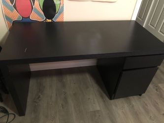 Desk - black