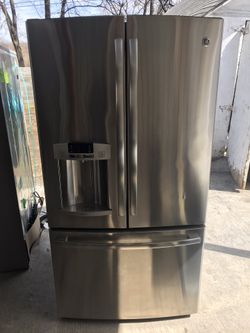 Refrigerator for $550 text me if interested