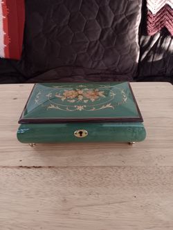 Sorrento Jewelry/music Box