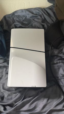 Ps5 1tb 1 pro controller 1 normal controller 3 games