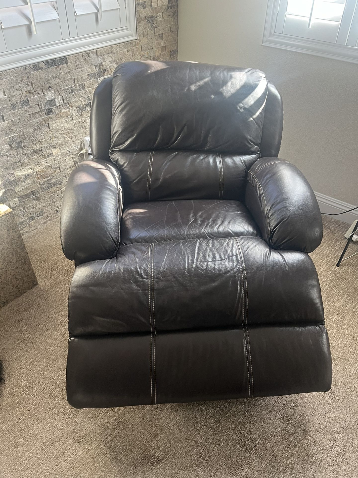 Electric Leather Recliner for Sale in Las Vegas, NV OfferUp