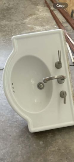 Pedestal Sink With Faucet