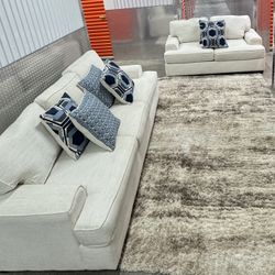 Rooms To Go Cream loveseat and sofa Set