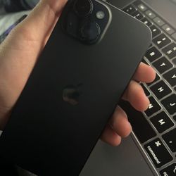 iPhone 15 black