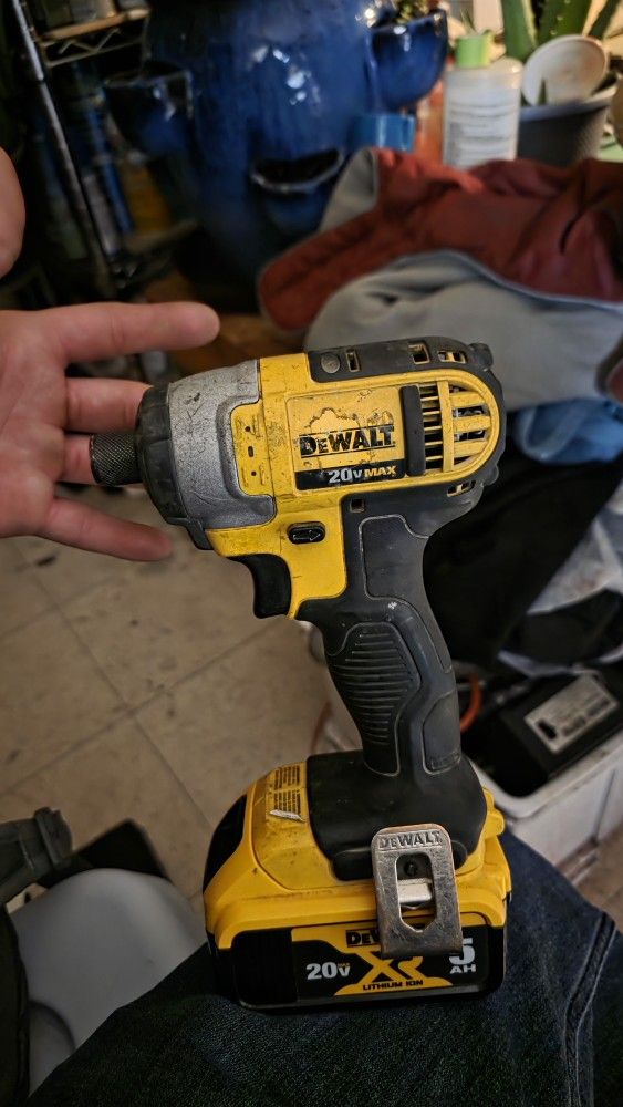 DeWalt 20V MAX 1/4-inch cordless impact driver