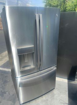 Stainless GE French Door Fridge with Ice Maker