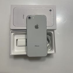 Unlocked iPhone 8 64 GB- Silver/White