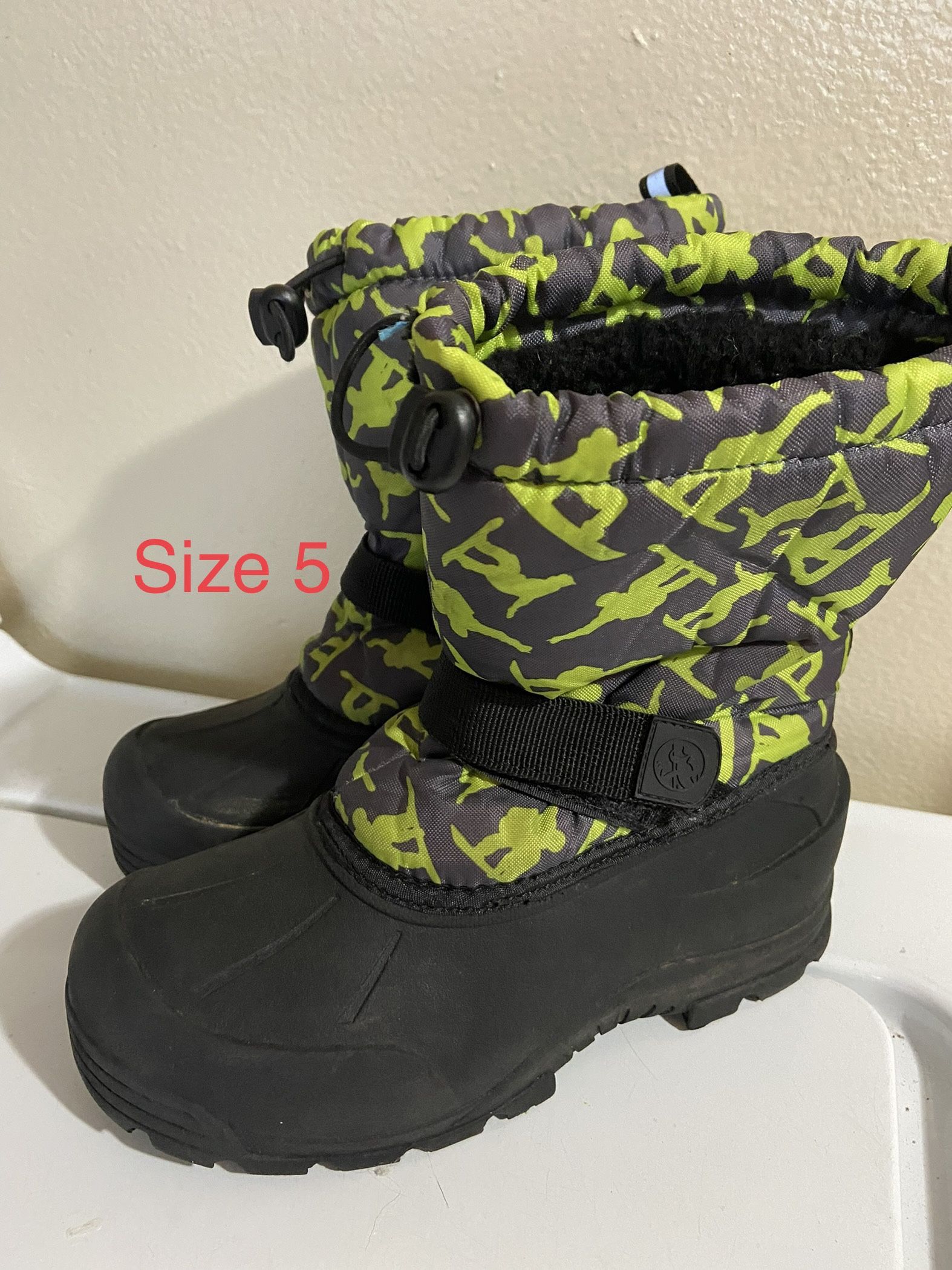 Snow Boots Size 5 