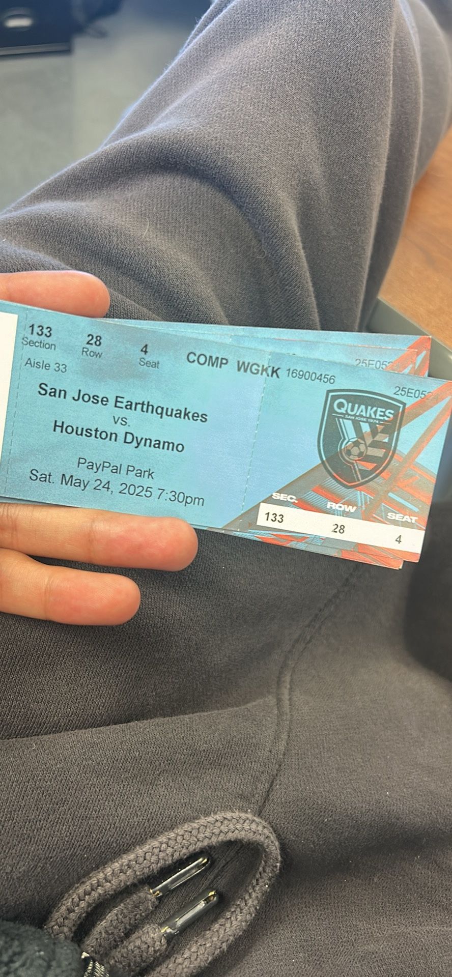 Tickets for Earthquakes game May 24 $25$ 8 Tickets. Entradas para este partido de los Earthquakes del sábado 24 de mayo, 25 $ cada una, tengo 8.