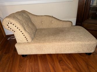 La-Z-Boy Chaise Pet Sofa, 34" L X 18" W X 17" H, Beige Lakewood