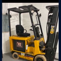 Caterpillar Forklift 
